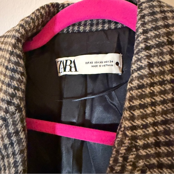 Zara Women's Black and Tan Houndstooth Blazer - Picture 4 of 6